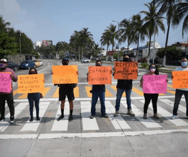 Periodistas protestan por agresión policiaca en el sur de Veracruz Periodistas protestan por agresión policiaca en el sur de Veracruz