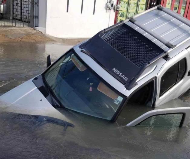 Se traga socavón una camioneta en Matamoros Se traga socavón una camioneta en Matamoros