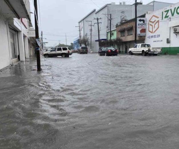 Afectan lluvias a comerciantes Afectan lluvias a comerciantes
