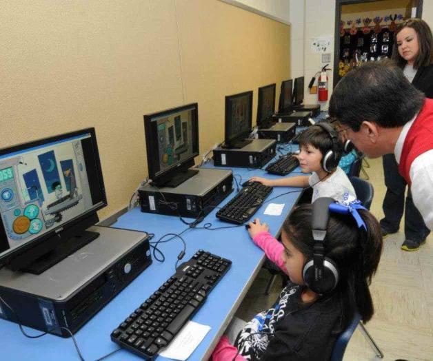 Aumentan salarios a maestros y empleados Aumentan salarios a maestros y empleados