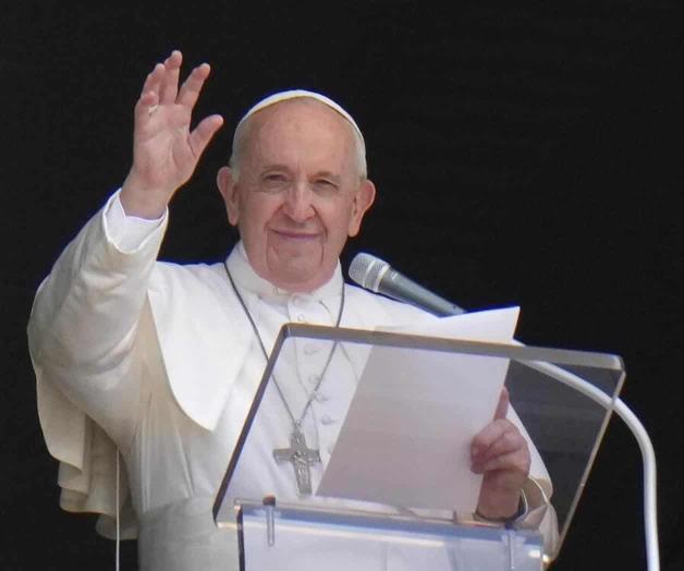 El papa desayuna y da un paseo tras su operación El papa desayuna y da un paseo tras su operación