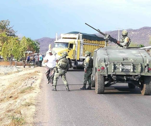 Pactan en Aguililla desbloqueo diurno Pactan en Aguililla desbloqueo diurno