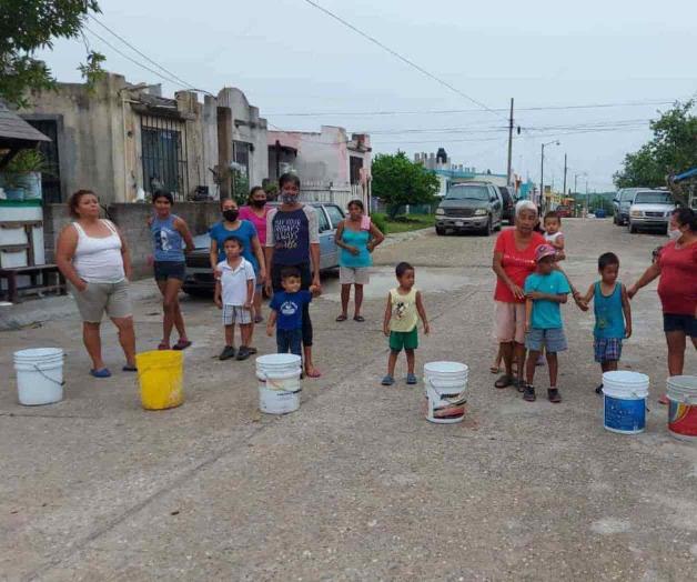 Sufren falta de agua mil 500 familias Sufren falta de agua mil 500 familias