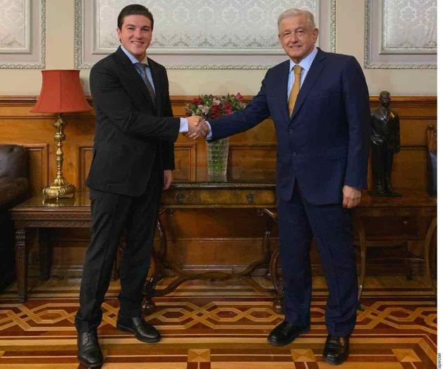 Van Samuel y AMLO por tren suburbano