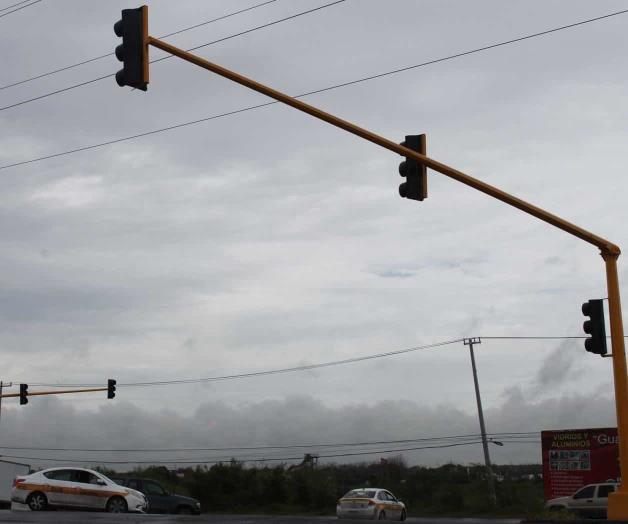 Semáforos continúan sin funcionar en libramiento Semáforos continúan sin funcionar en libramiento