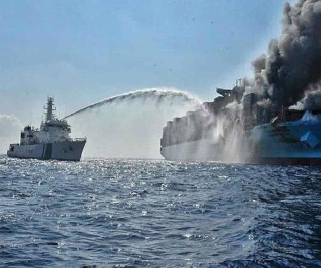 Incendio en buque de carga causa explosión Incendio en buque de carga causa explosión