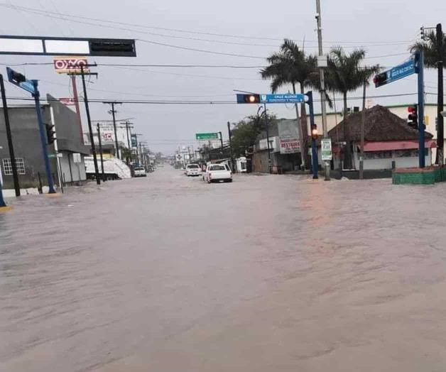 Convierten lluvias las calles en arroyos Convierten lluvias las calles en arroyos