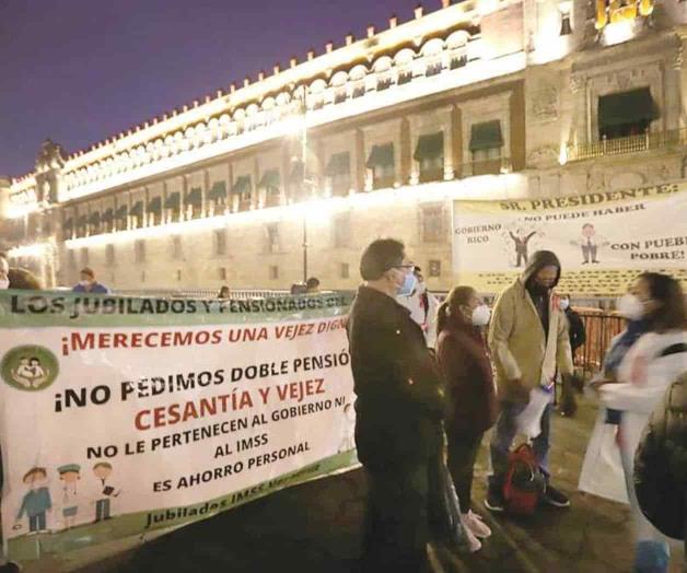 Cierran pensionados los accesos a Palacio Cierran pensionados los accesos a Palacio