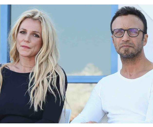 Renuncia equipo de Britney Spears Renuncia equipo de Britney Spears