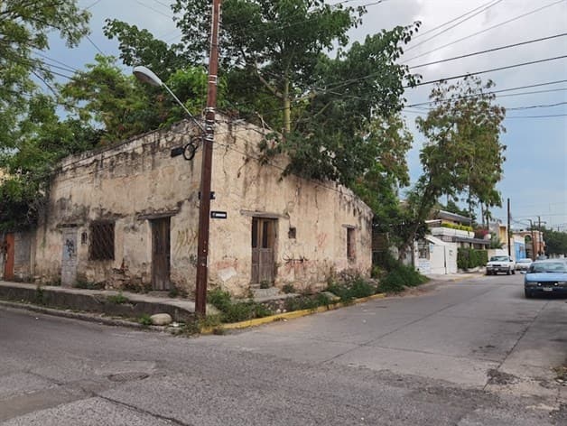Se derrumba casa en la zona centro