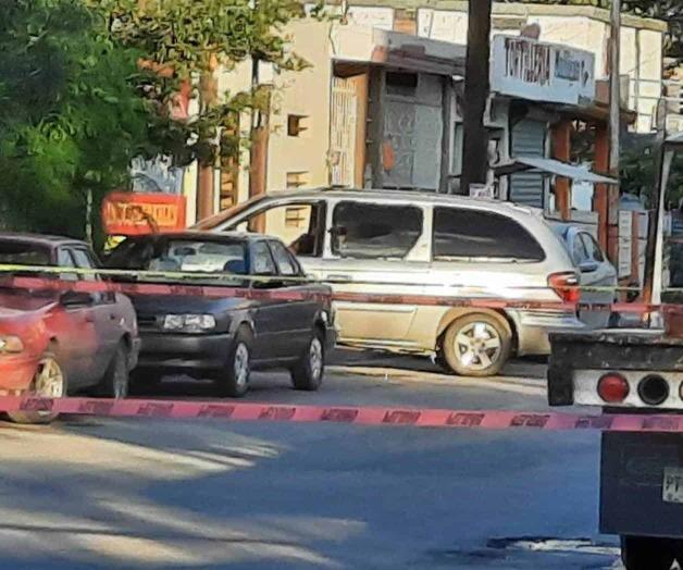Matan a dos en Escobedo a bordo de camioneta Matan a dos en Escobedo a bordo de camioneta
