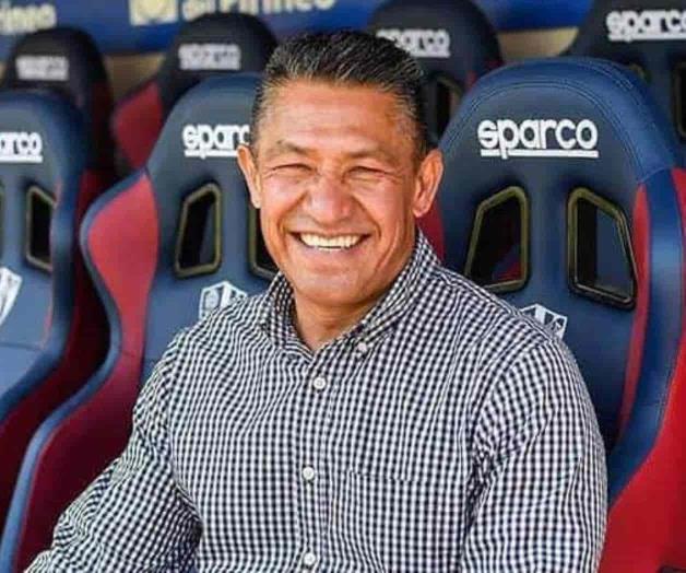 Huesca presenta a Ambriz como su DT Huesca presenta a Ambriz como su DT