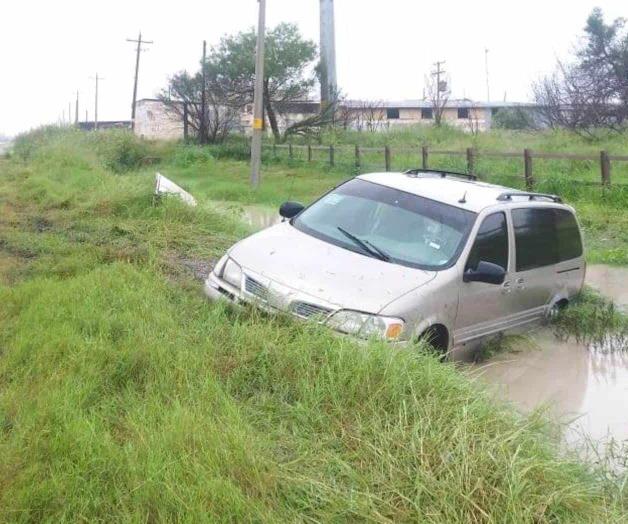 Sale de carretera joven conductora en 6 de Enero Sale de carretera joven conductora en 6 de Enero