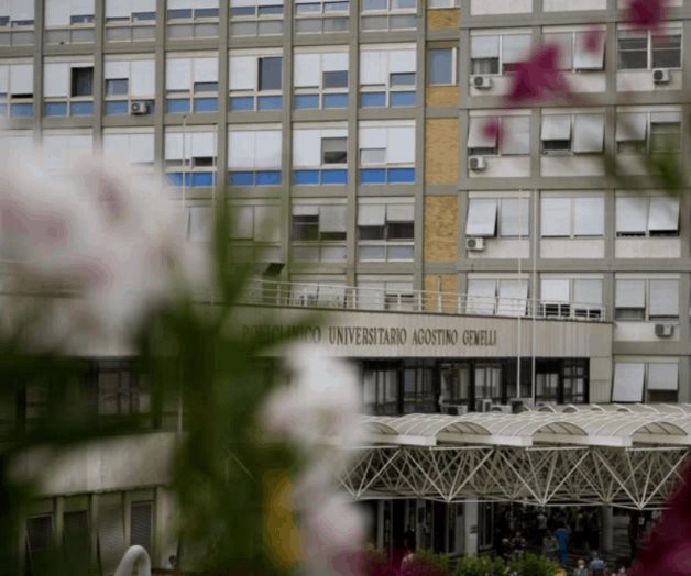 El papa sufre algo de fiebre, 3 días después de su cirugía El papa sufre algo de fiebre, 3 días después de su cirugía