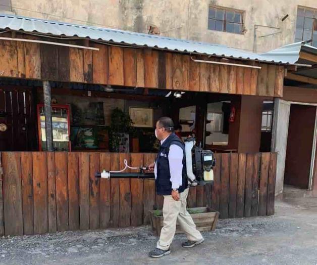 Sanitizan los espacios de mayor concentración Sanitizan los espacios de mayor concentración