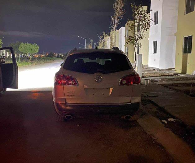 Roban auto... ¡y niñas! Roban auto... ¡y niñas!