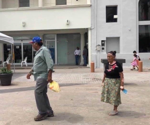 Desafían adultos y menores protocolos del semáforo rojo Desafían adultos y menores protocolos del semáforo rojo