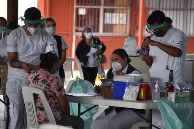 Frontera entrampada: no hay vacunas Frontera entrampada: no hay vacunas