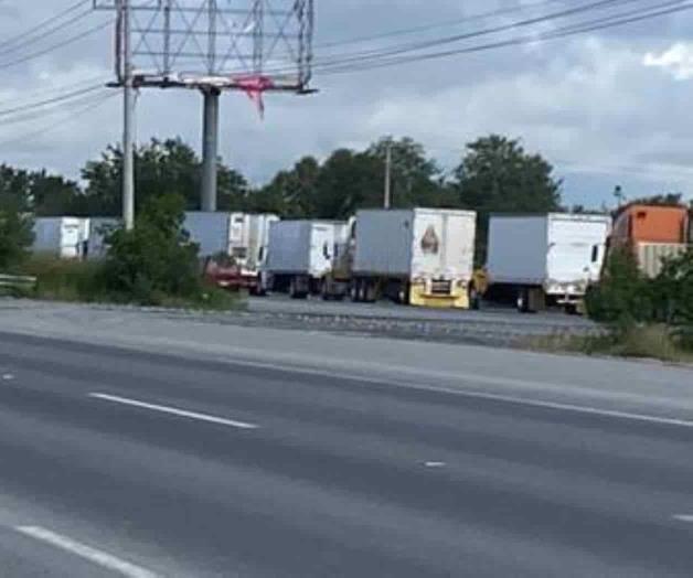 Cierran acceso de carretera a Reynosa Cierran acceso de carretera a Reynosa