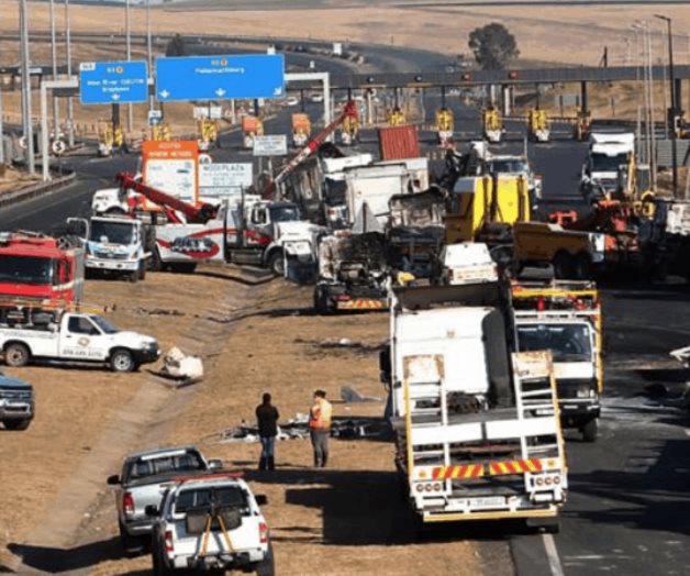 Estalla la violencia por el encarcelamiento del ex presidente de Sudáfrica Estalla la violencia por el encarcelamiento del ex presidente de Sudáfrica