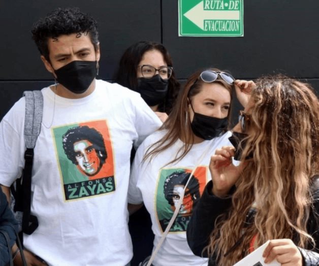 Familiares y amigos dan último adiós a Alfonso Zayas Familiares y amigos dan último adiós a Alfonso Zayas