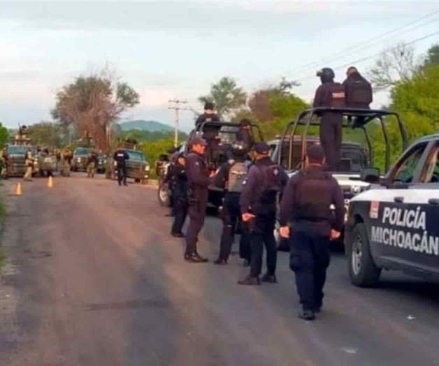 Reabren fuerzas federales vía Aguililla-Apatzingán Reabren fuerzas federales vía Aguililla-Apatzingán