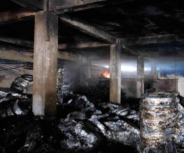 Se incendia fábrica, al menos 52 mueren Se incendia fábrica, al menos 52 mueren