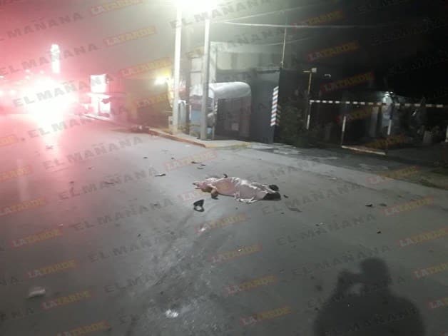 Pierde la vida motociclista al ser impactado por una camioneta Pierde la vida motociclista al ser impactado por una camioneta