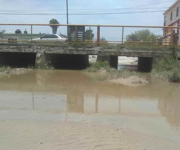 Azolvan drenes y alcantarillas tras acumular escombro, basura y ramas: PC Azolvan drenes y alcantarillas tras acumular escombro, basura y ramas: PC