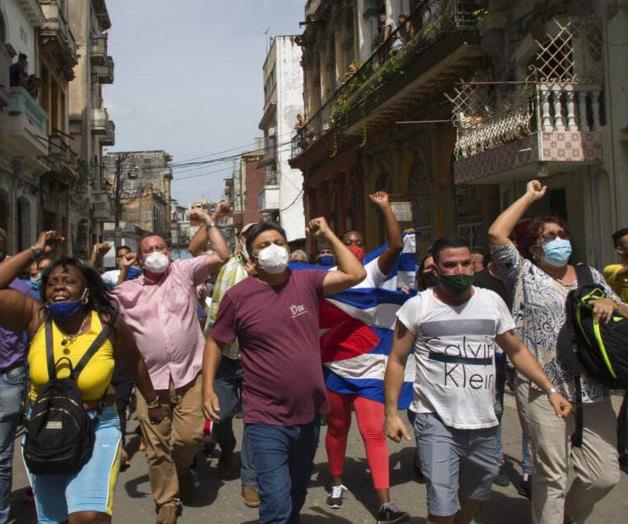 Cubanos se lanzan a la calle en protesta contra el desabasto Cubanos se lanzan a la calle en protesta contra el desabasto