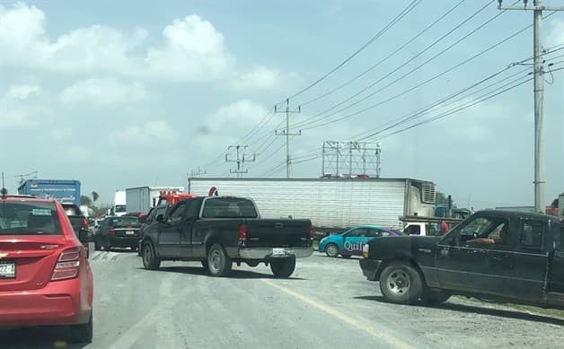 Impera anarquía vial en el puente de Pharr