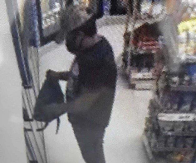 Entra directo a la caja y atraca un mini súper Entra directo a la caja y atraca un mini súper