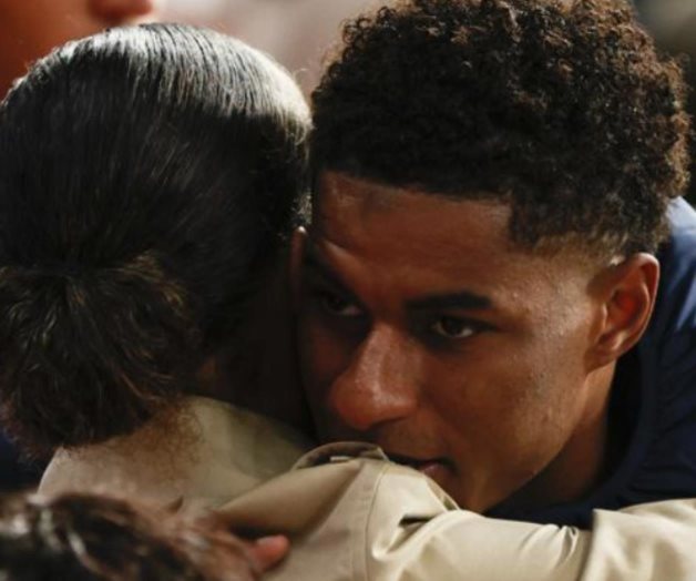 Boris Johnson condena el racismo contra futbolistas ingleses