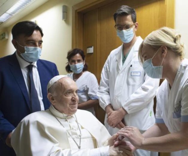 El papa pasará unos días más en Roma tras su operación El papa pasará unos días más en Roma tras su operación