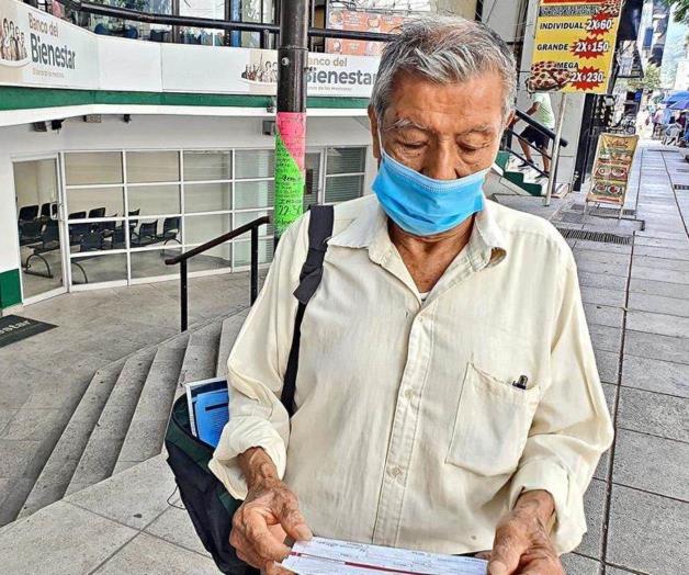 Batallan en espera de Banco del Bienestar Batallan en espera de Banco del Bienestar