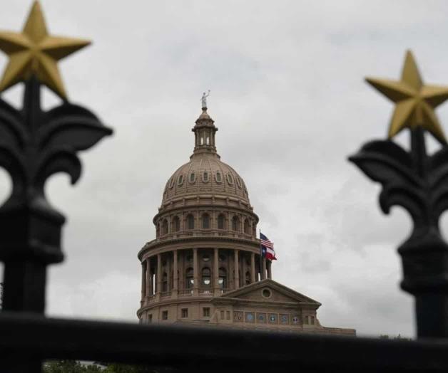 Cumplen amenaza y representantes demócratas de Texas se van a Washington Cumplen amenaza y representantes demócratas de Texas se van a Washington