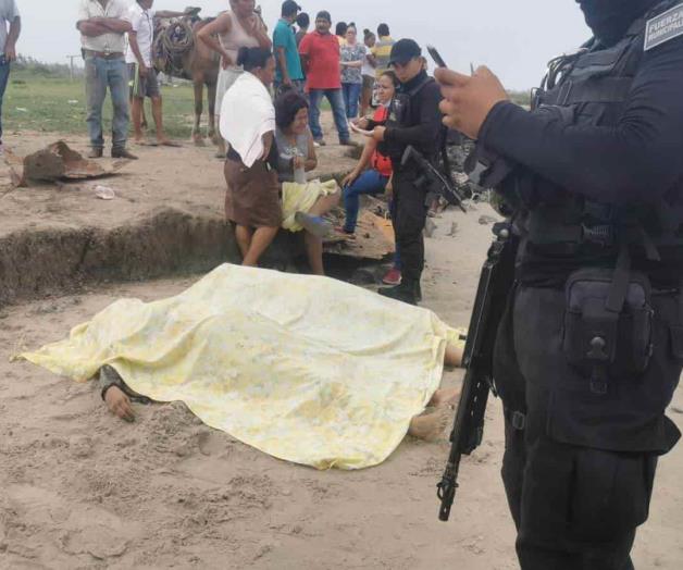 Arrastra ola gigante a familia de Altamira