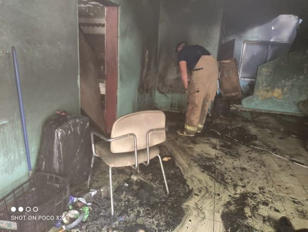 Salvan bomberos a vecindad