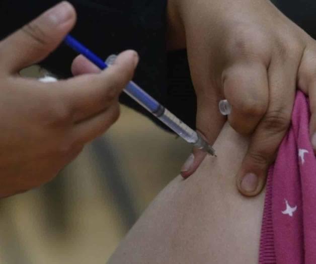 Cofepris libera dos lotes de vacunas AstraZeneca envasados en México