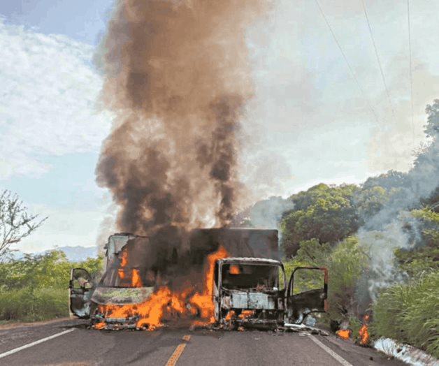 Integrantes del CJNG riegan el terror en carreteras de Michoacán Integrantes del CJNG riegan el terror en carreteras de Michoacán