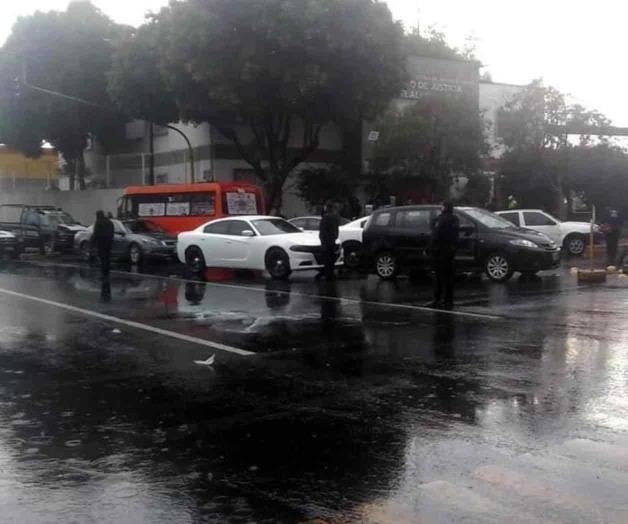 Se enfrentan agentes de FGJEM y policías en Tlalnepantla Se enfrentan agentes de FGJEM y policías en Tlalnepantla