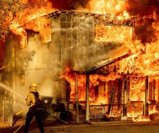 Extremo calor dificulta la lucha contra incendios Extremo calor dificulta la lucha contra incendios