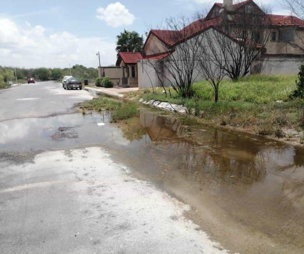 Desatiende Comapa reclamo de vecinos Desatiende Comapa reclamo de vecinos