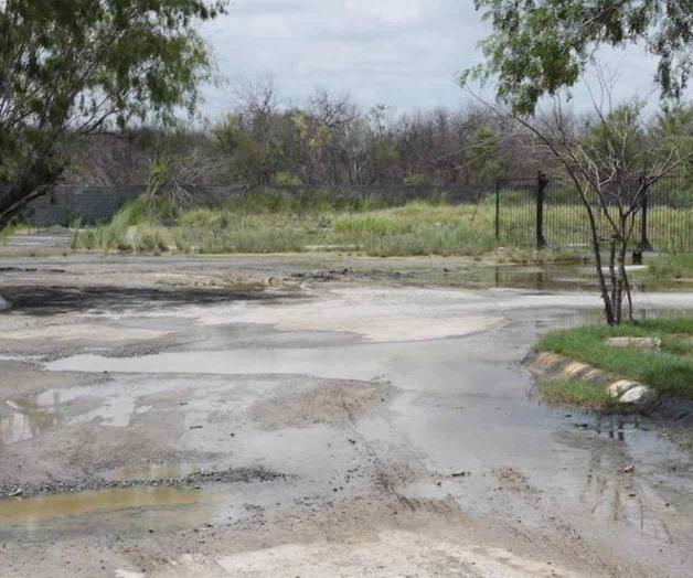 Desatiende Comapa reclamo de vecinos