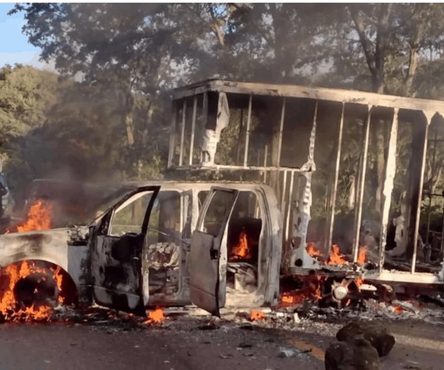 CJNG ataca, bloquea y quema vehículos en varios puntos de Michoacán CJNG ataca, bloquea y quema vehículos en varios puntos de Michoacán