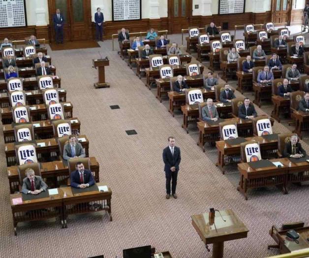 ‘Visten’ las curules de demócratas con Miller ‘Visten’ las curules de demócratas con Miller
