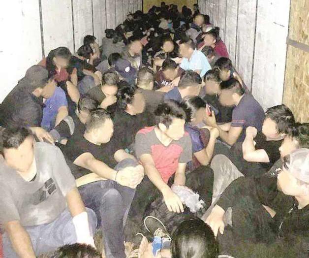 Arrestan a más de 100 inmigrantes