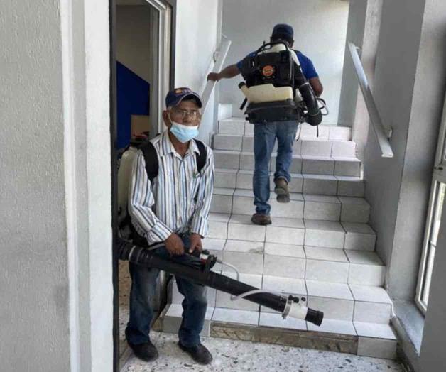 Sanitizan oficinas públicas Sanitizan oficinas públicas