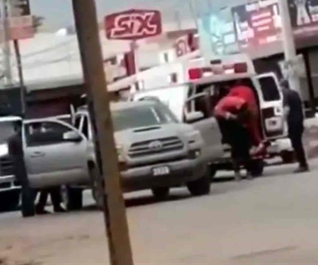 Interceptan ambulancia; suben a heridos en Sinaloa