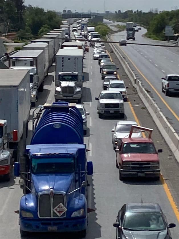 Colapsan tráilers tráfico de Río Bravo-Reynosa Colapsan tráilers tráfico de Río Bravo-Reynosa